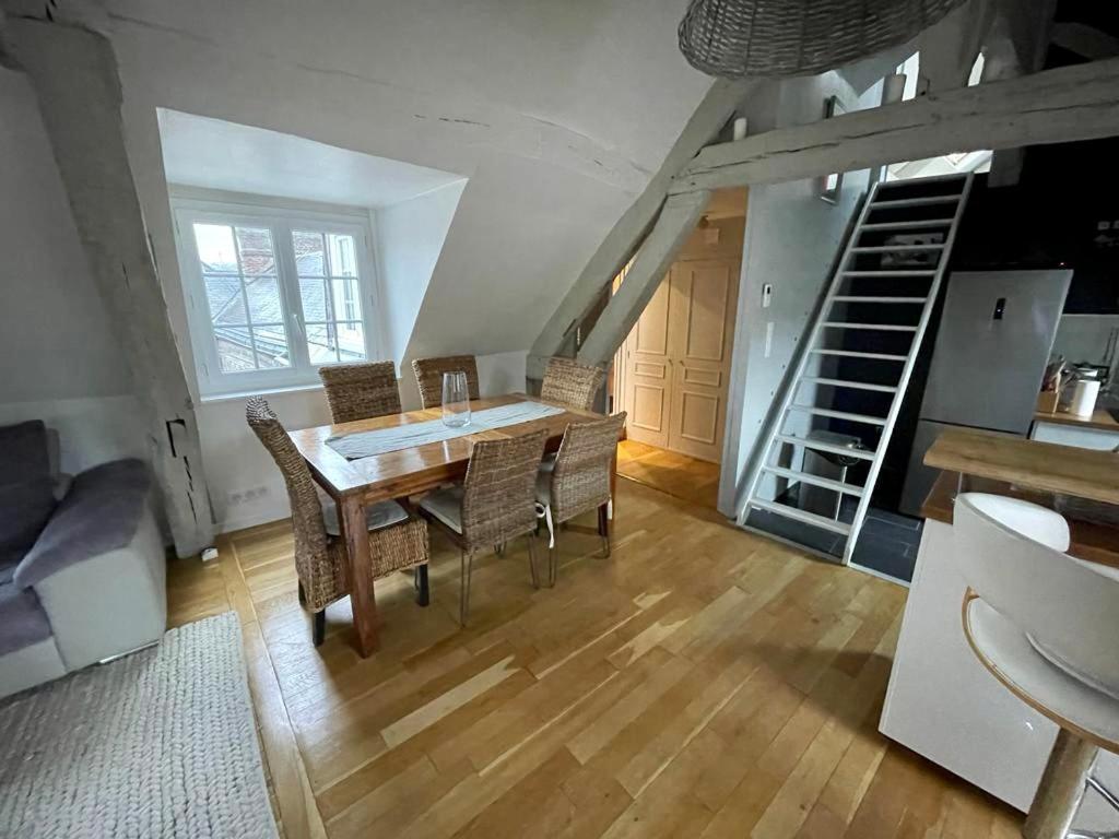 Sous Les Clochers De Rouen - Spacieux Logement Eksteriør billede